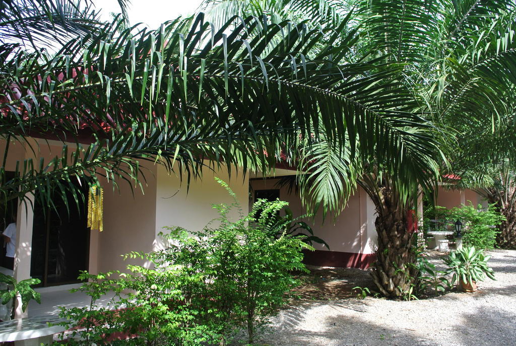 Bantatuk Resort & Restaurant Ban Tha Khun Екстериор снимка