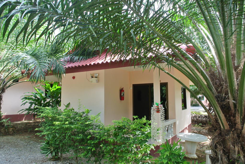 Bantatuk Resort & Restaurant Ban Tha Khun Екстериор снимка