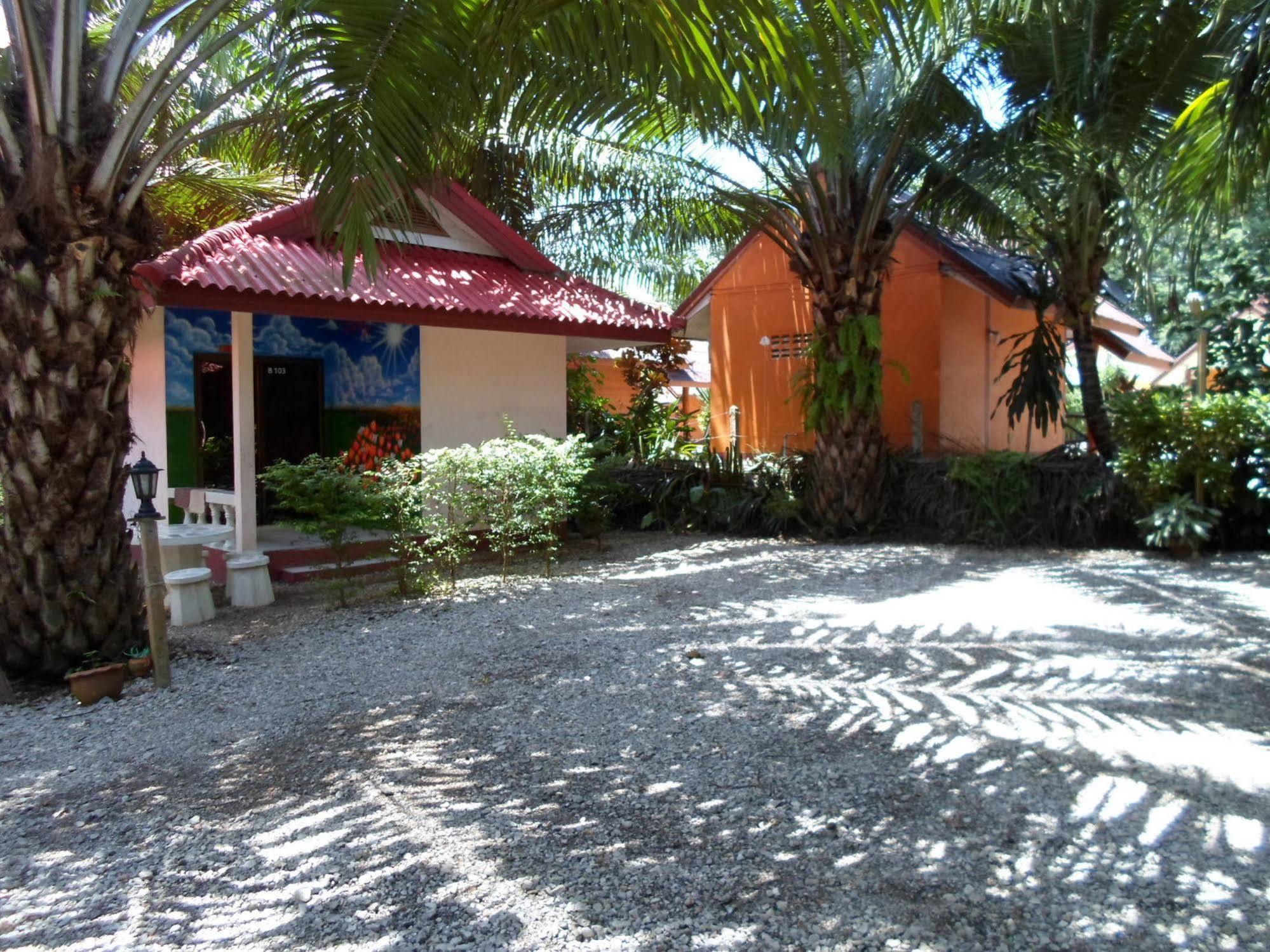 Bantatuk Resort & Restaurant Ban Tha Khun Екстериор снимка