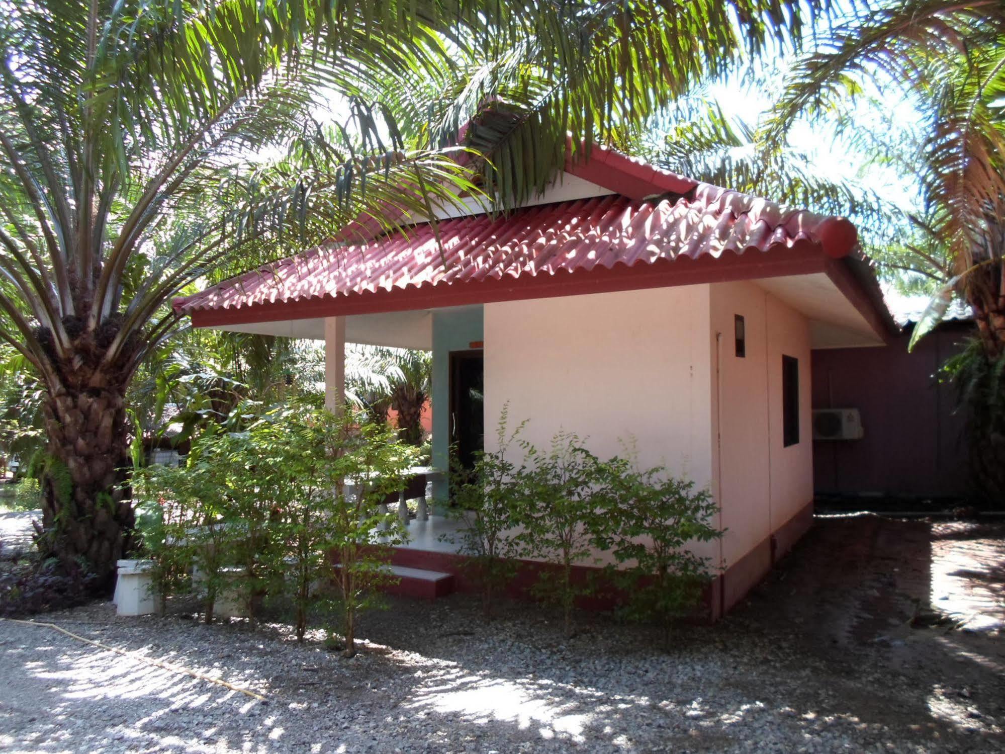 Bantatuk Resort & Restaurant Ban Tha Khun Екстериор снимка
